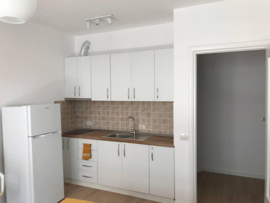 Apartment Near The Sea Golem (Tirana)